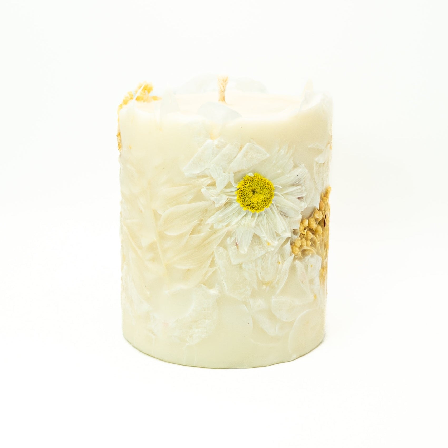 White botanical soy wax candle featuring dried Acroclinium blooms and natural floral textures.